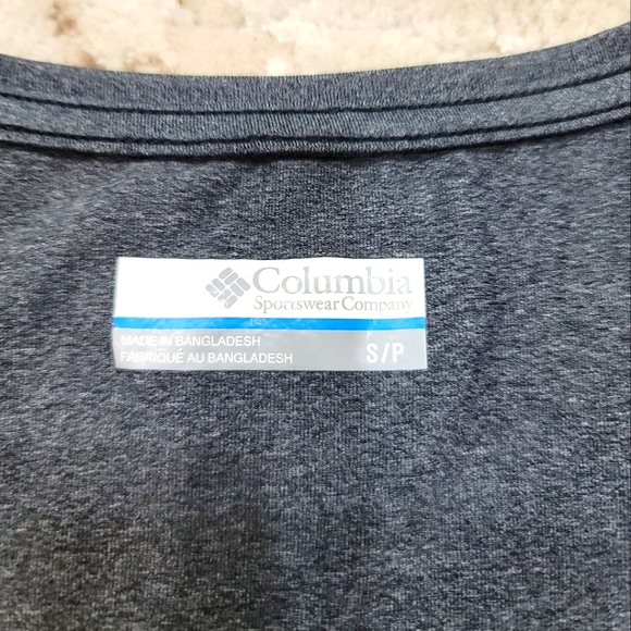 🍒 2/$22 Columbia Silky Top - Picture 3 of 3